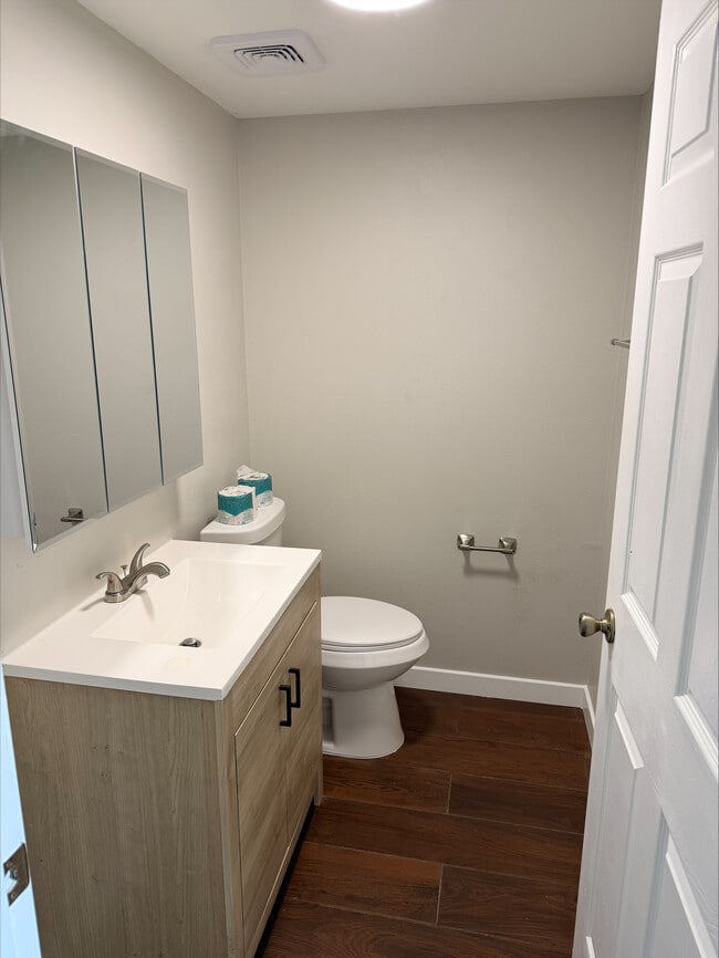 Building Photo - 1327B 9th W Ave