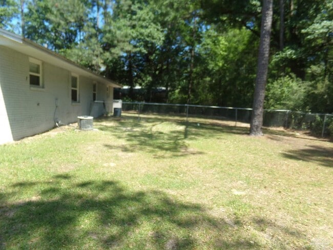 Building Photo - 6749 Trailride N