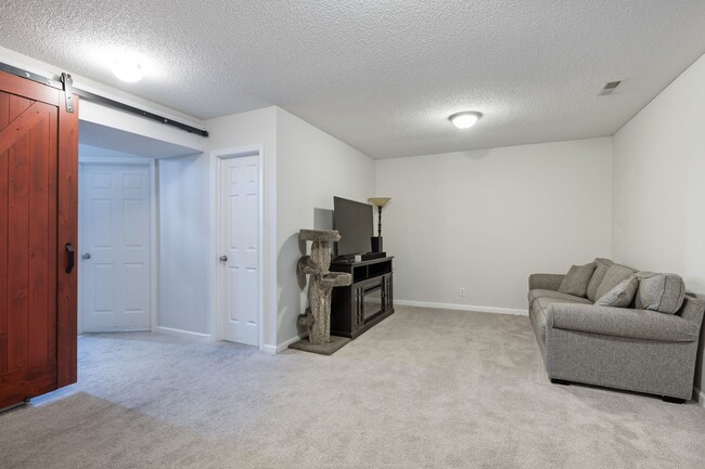 Building Photo - 1307 Bluebonnet Dr
