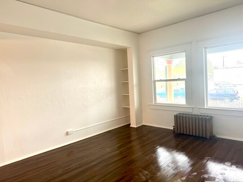 Living room - 315 W Halliday St