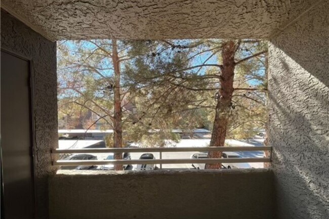 Building Photo - Cute 1-bedroom 1-bathroom