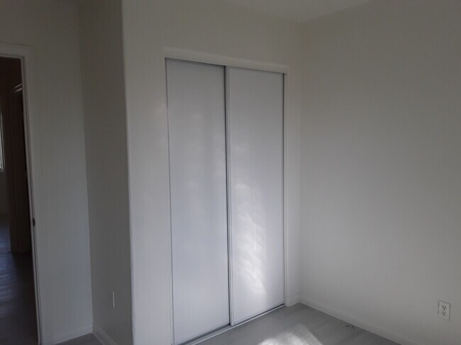 Building Photo - 5195 Shreve Ave