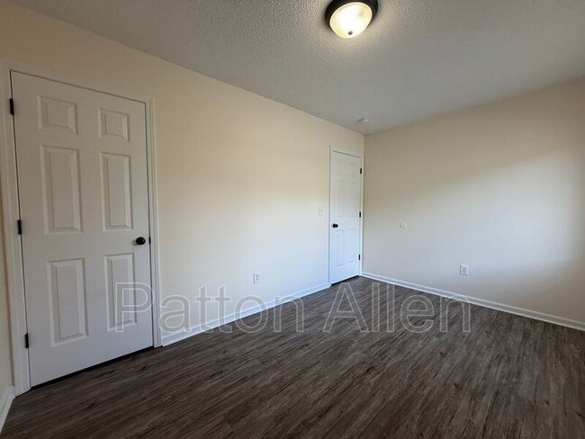 Building Photo - 20 Dawnwood Cir