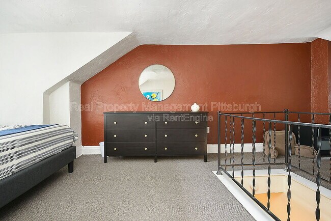 Building Photo - 320 Greenfield Ave