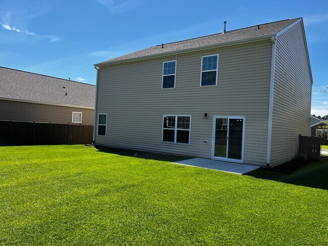 Building Photo - Ultra Spacious Living in Lake Tyler Subdivision