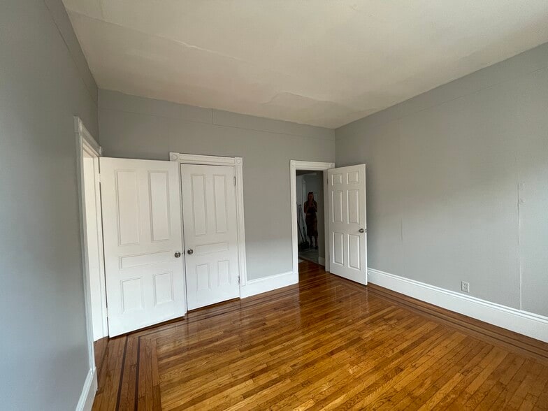 Building Photo - 11 Park