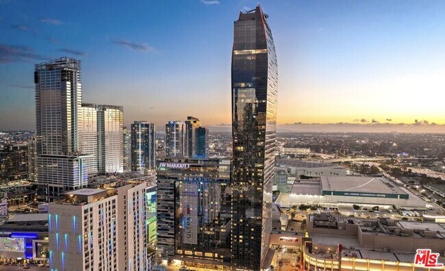 Building Photo - 900 W Olympic Blvd