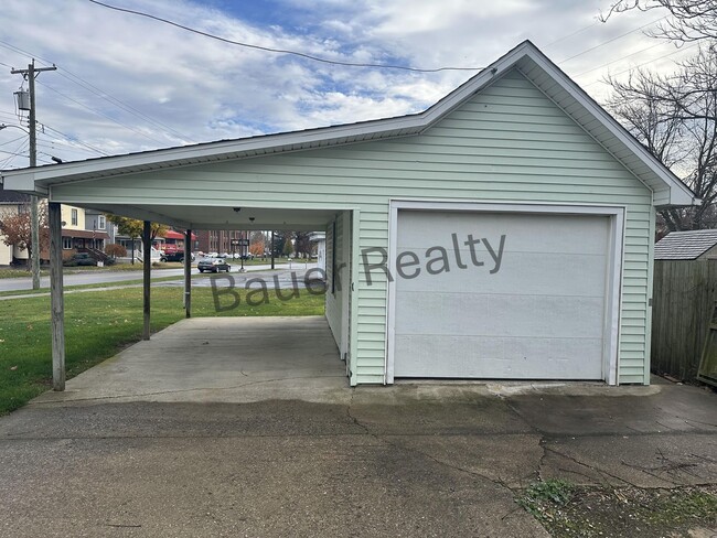 Building Photo - Immaculate Three Bedroom Home