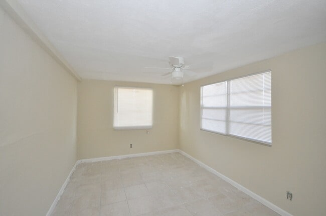 Building Photo - 4 Bed 2.5 Bath Single Family Home for Rent...