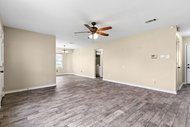 Building Photo - 4604 Greyhound Dr