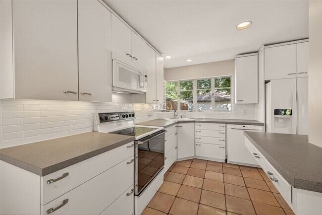 Building Photo - 3314 Westridge St