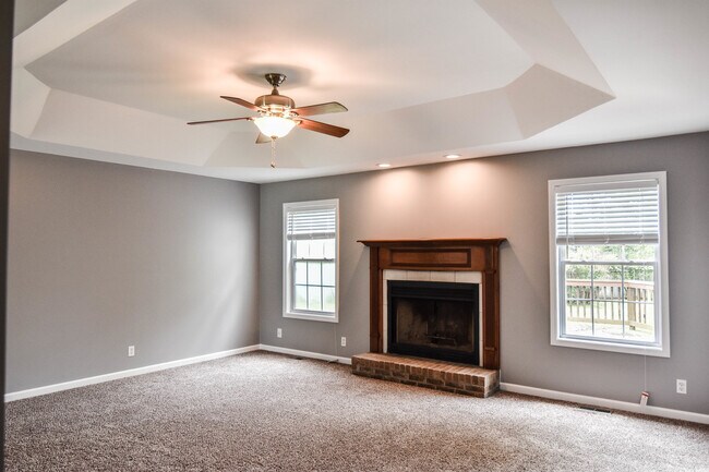 Building Photo - Pet Friendly Three Bedroom!