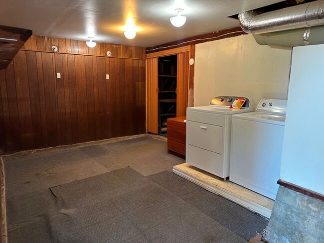Building Photo - Adorable Cottage with Vintage Charm And Sa...