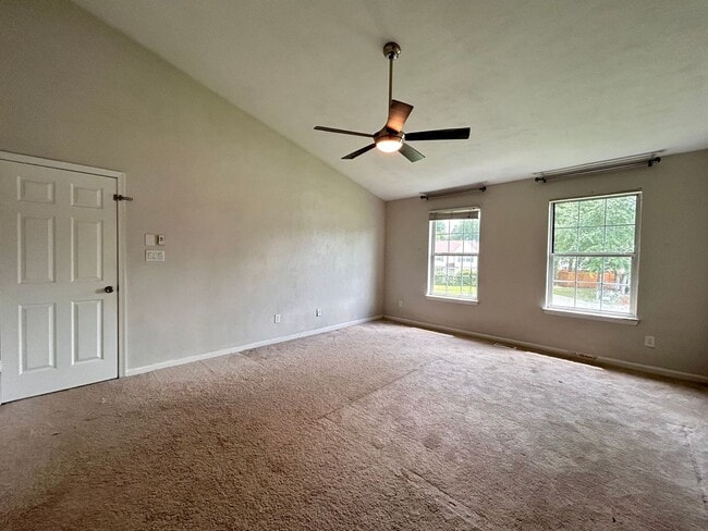 Building Photo - Spacious & Updated 4-Bedroom Gem in the He...