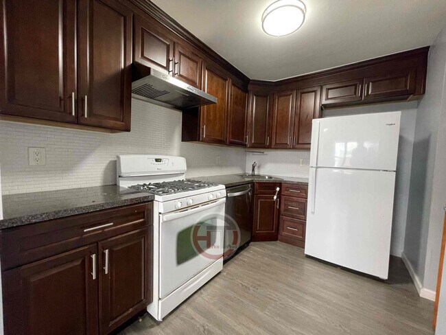 Primary Photo - 3264 Layton Ave