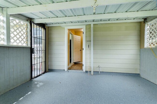 Building Photo - 214 Carlang St