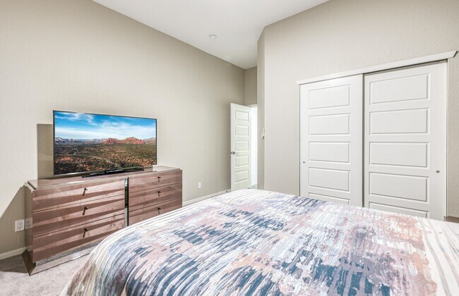 Building Photo - We have a beautiful home fully furnished with 4 bedroom-2 baths