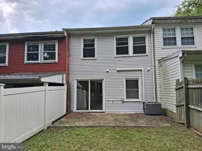 Building Photo - 929 Topview Dr