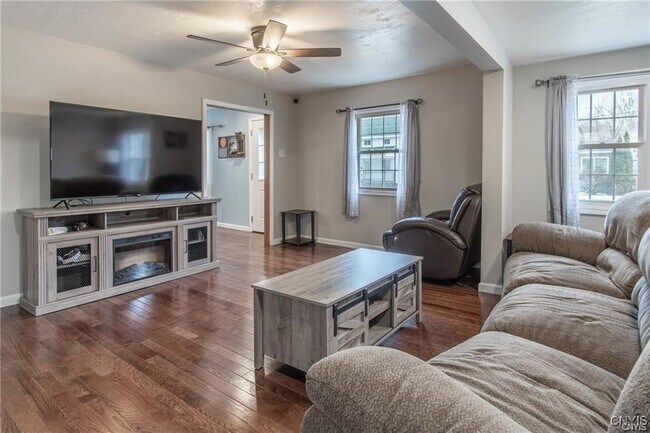 Building Photo - 215 Francis St