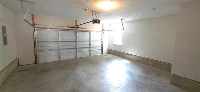 Building Photo - 137 Swanee Ln