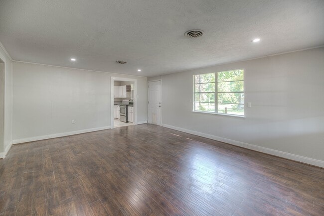 Building Photo - 234 Lakeview Dr