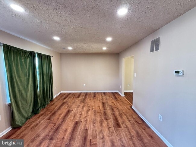 Building Photo - 8625 Reinecke Ct
