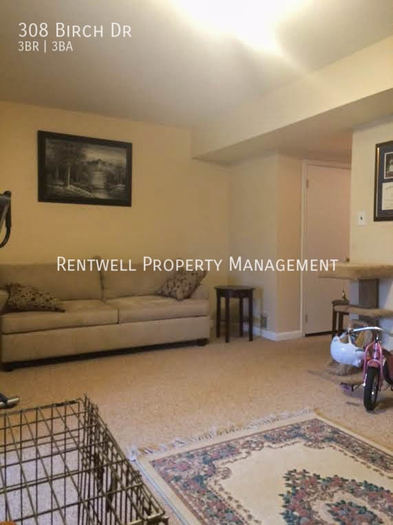 Building Photo - 308 Birch Dr