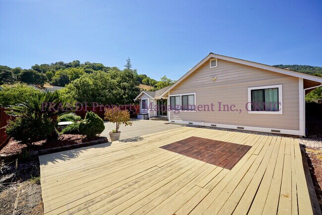 Building Photo - Modern Ranch Style Home on Corner Lot with Large Backyard