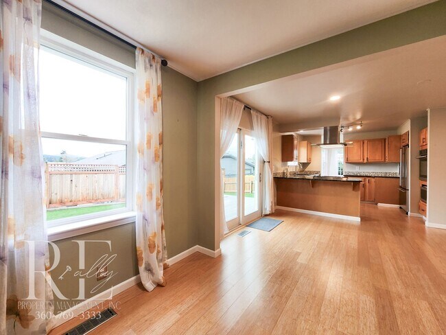 Building Photo - Modern Elegance Meets Tranquil Lakeside Living On Osprey Circle