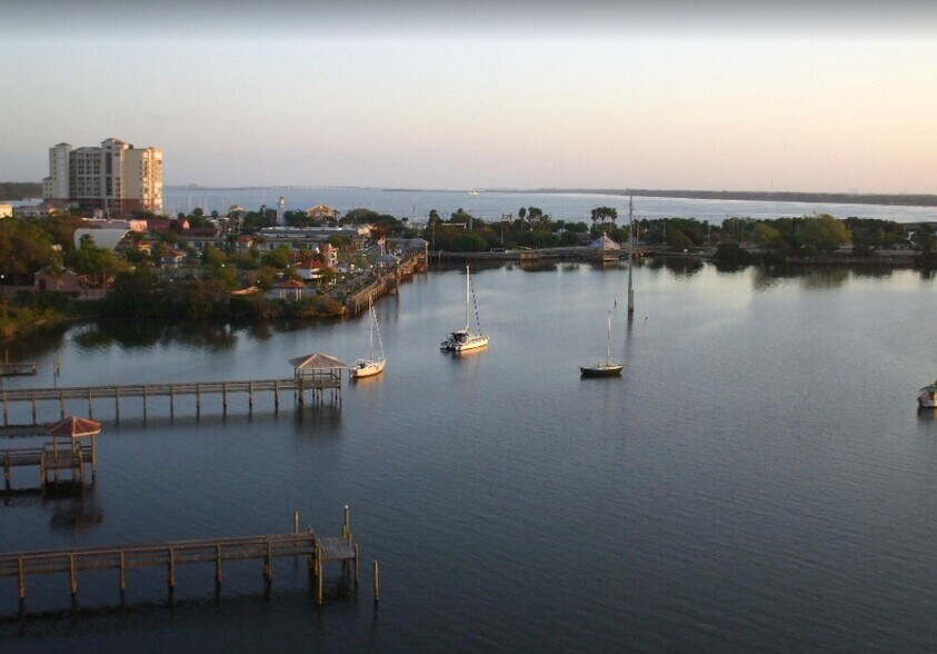 Building Photo - 480 Sail Ln