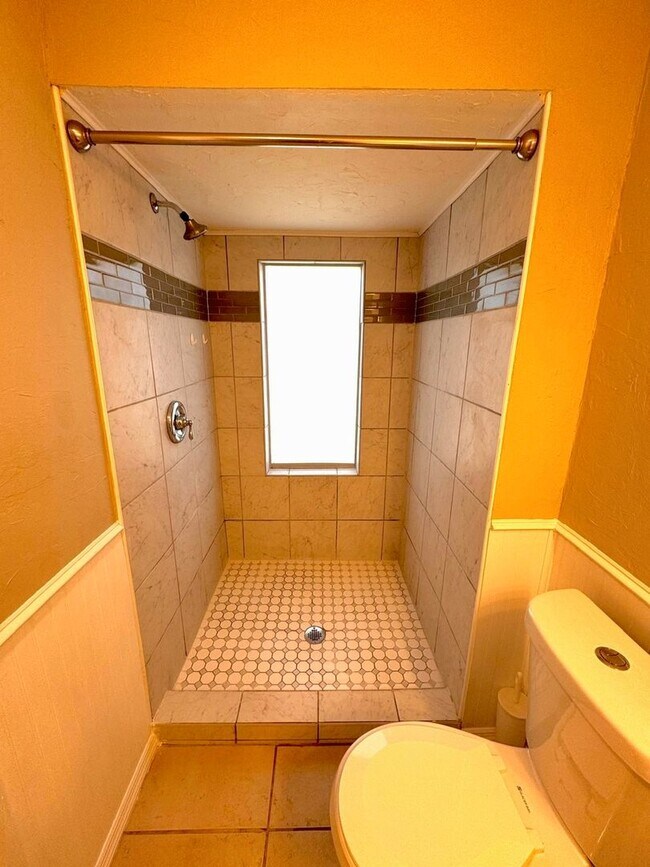 Building Photo - Spacious 2-Bed/2-Bath + Bonus Room Home for Rent in Bradenton, FL!