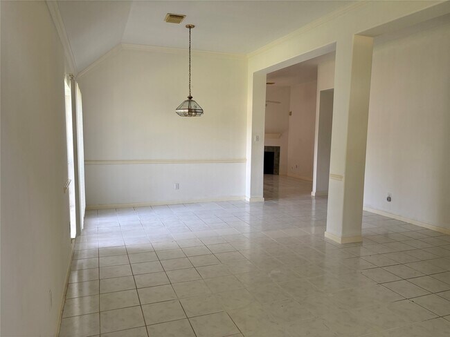 Building Photo - 15803 Mission Estates Ct