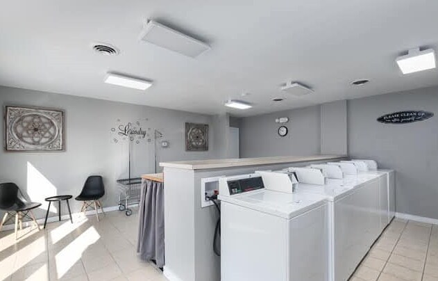 Building Photo - 321 Cedarview Ct