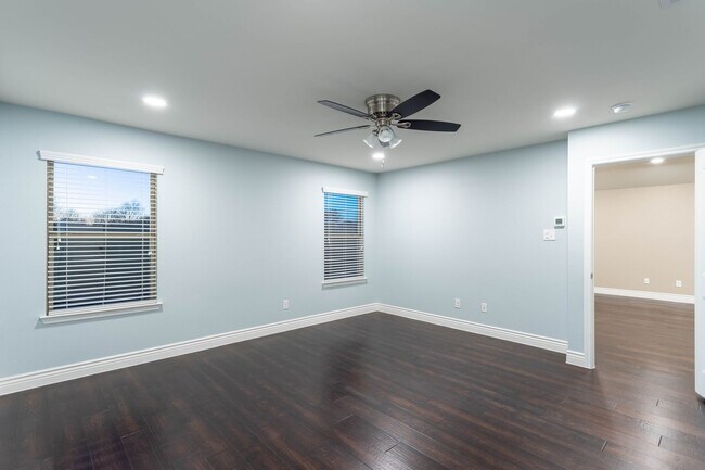 Building Photo - Located in the Trails at Riverstone community, this inviting 5-bedroom, 2-bathroom home offers a ...