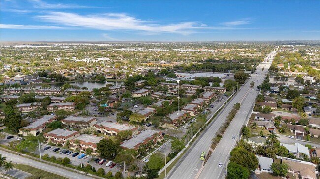 Building Photo - 4713 N Pine Island Rd