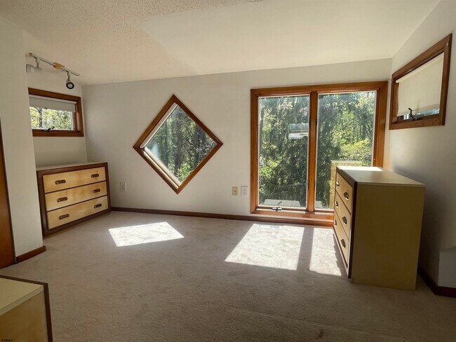 Building Photo - 202 Jefferson Ave