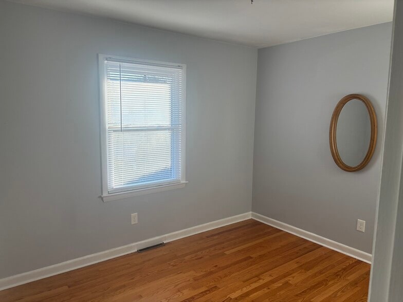 Building Photo - 839 Pyrtle Dr