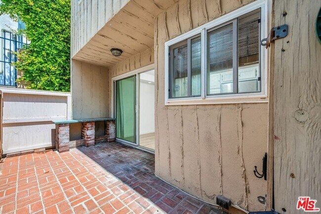 Building Photo - 8025 Redlands St