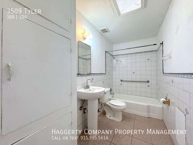 Building Photo - 3509 Tyler-