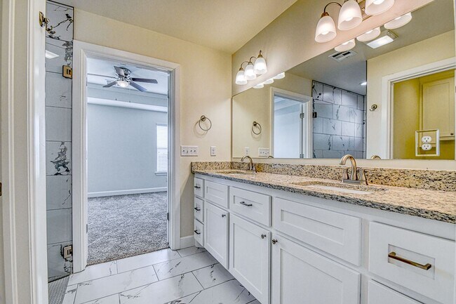 Building Photo - 3112 Pebble Pond Dr