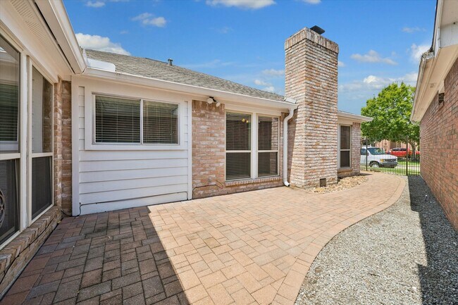 Building Photo - 6511 Pauma Dr