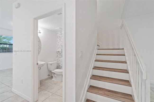 Building Photo - 177 SE 33rd Pl