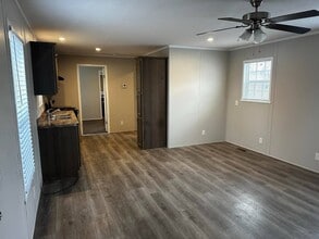 Building Photo - 102 Gaslight Dr