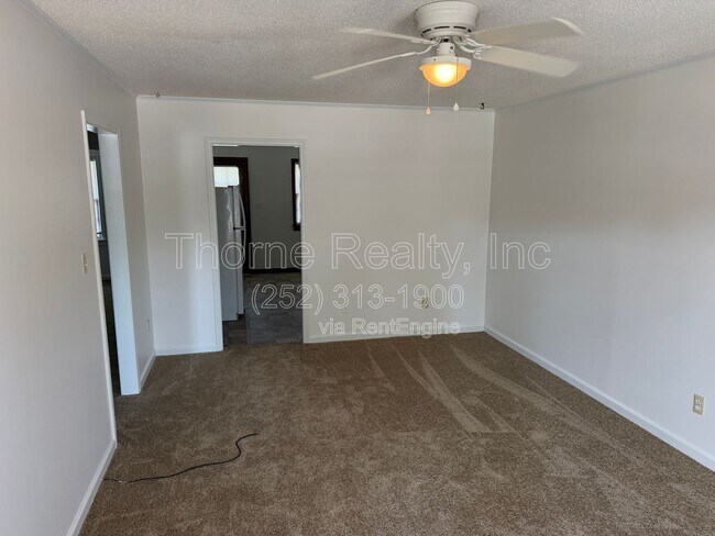 Building Photo - 2206 Candlewood Dr SW