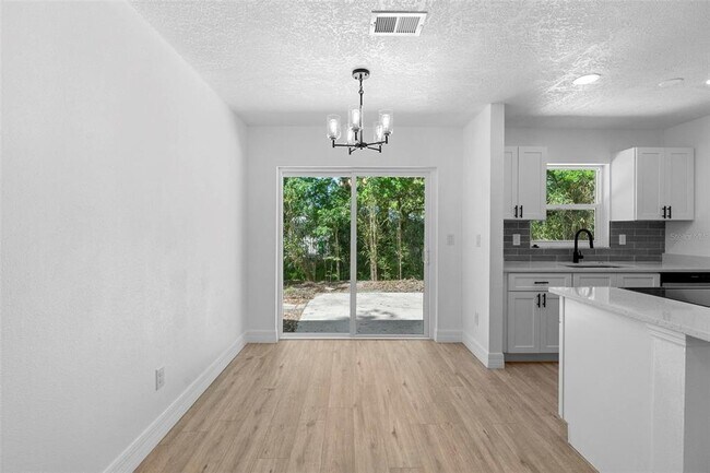 Building Photo - 2240 Conway Dr