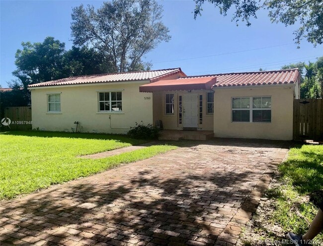 Building Photo - 5760 SW 51st St