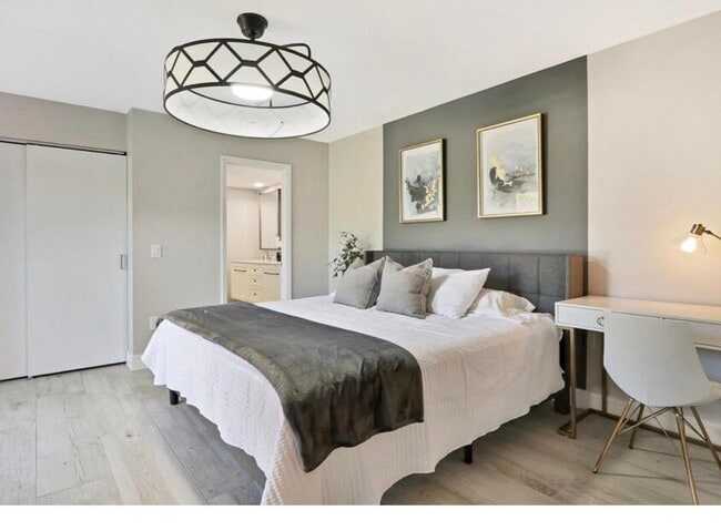 Building Photo - 2117 21st Ct