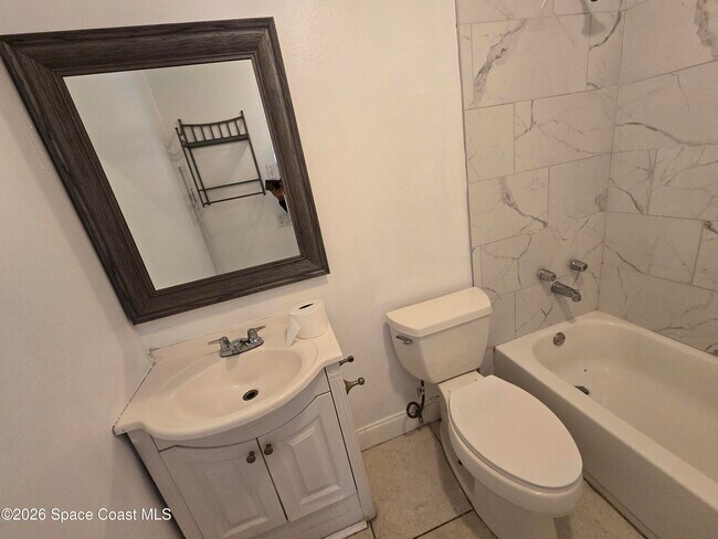 Building Photo - 771 Onyx Dr NE