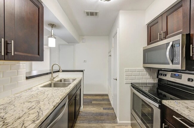 Building Photo - 839 Wax Myrtle Ln
