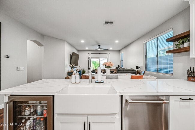 Building Photo - 3156 E Country Shadows St